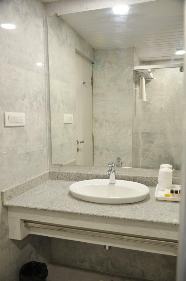 Hotel Radiance Bareilly Exterior foto